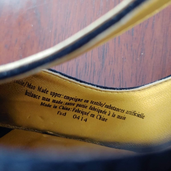 AVAILABLE ONLY IN THE BUNDLE/ Amazing Nine West 9 1/2 Heels, black and gold - Picture 7 of 15